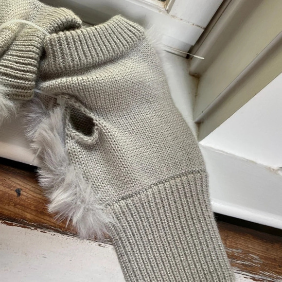 Jocelyn Grey  Faux Fur Fingerless Gloves - Picture 5 of 8